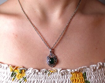 Vintage Foliage Pendant Necklace - Green Stone Leaf Jewellery
