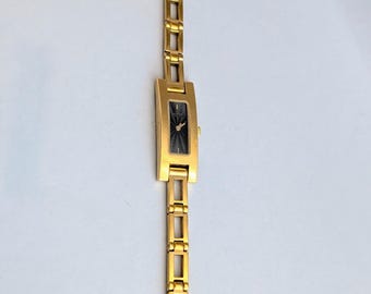 Vintage Gucci Watch Tank Wristwatch Black Dial Gold 3900L  display picture 1