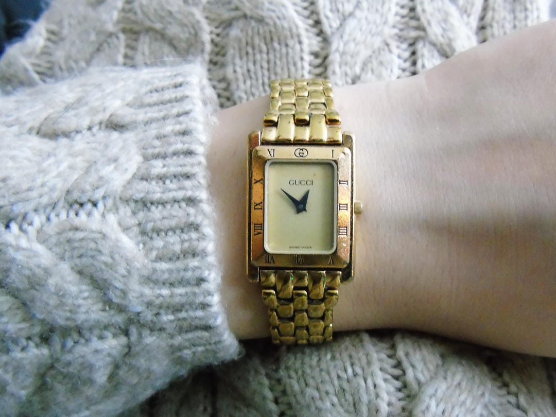 稼働品！グッチ♦︎4200L♦︎レディース腕時計 Gucci 4200L Ladies Gold Tank Watch – Rare Gold Dial, New Battery