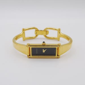 Montre Gucci 1500 L en or – montre Gucci vintage, élégante montre tank en or