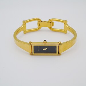 Montre Gucci 1500 L en or – montre Gucci vintage, élégante montre tank en or