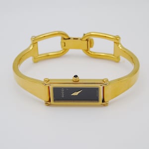 Montre Gucci 1500 L en or – montre Gucci vintage, élégante montre tank en or