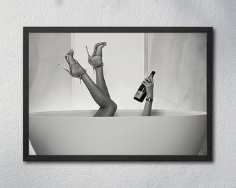 Hoge hakken vrouw drinkt wijn in bad Print, feministische poster, kunst aan de muur badkamer, zwart-wit, tienermeisjes badkamer decor, bad kunst