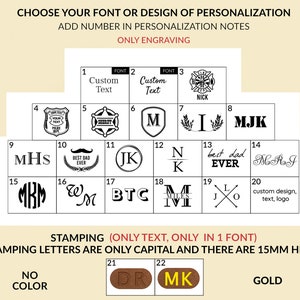 Puede incluir: Imagen que muestra opciones de personalizaci&oacute;n para grabado y estampado. Incluye varias fuentes, s&iacute;mbolos y opciones de texto, como iniciales, insignias y dise&ntilde;os personalizados. Tambi&eacute;n se muestran opciones de estampado con letras may&uacute;sculas, de 15 mm de alto y opciones de color.