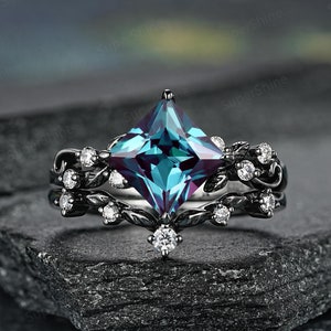 Princess Cut Alexandrirte Wedding Ring Set Black Gold Leaf Nature Inspired Alexandrite Engagement Rings Gothic Stacking Rings For Women
