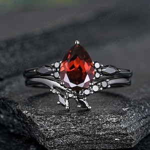 Pear Red Garnet Engagement Ring Set Black Gold Garnet Wedding Rings Black Moissanite Cluster Anniversary Ring For Women Custom Stacking Ring