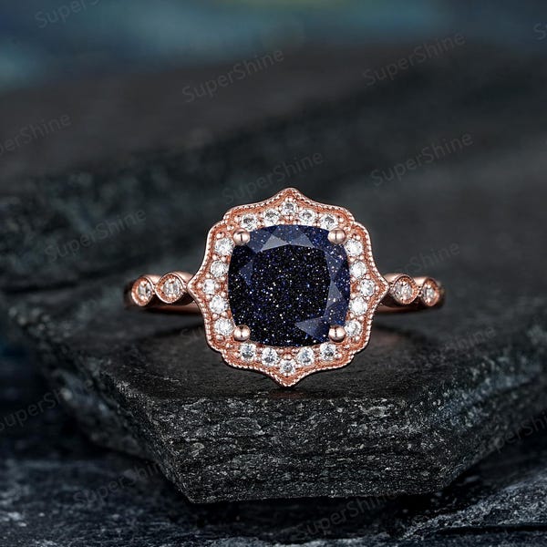 Anel de Noivado em Arenito Azul Galaxy com Corte Almofada, Halo de Moissanita, Alianças de Casamento Femininas, Meia Aliança Vintage, Aliança de Promessa e Aniversário.