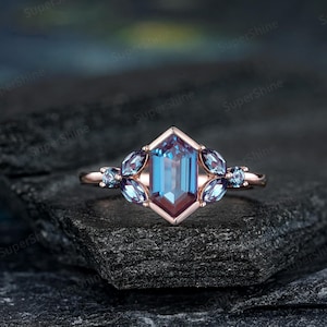 Hexagon Cut Alexandrite Engagement Ring 14k Gold Color Changing Alexandrite Cluster Wedding Rings For Women Vintage Anniversary Ring Gifts