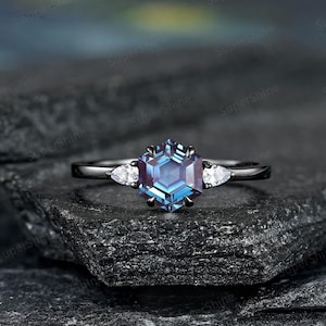 Hexagon Cut Alexandrite Engagement Ring Three Stone Moissanite Wedding Rings For Women Gothic Black Gold Alexandrite Anniversary Ring Gifts