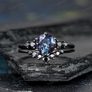 Round Alexandrite Engagement Ring Set Color Changing Promise Rings For Women Black Diamond Wedding Ring Custom Gothic Ring Bridal Set Gift