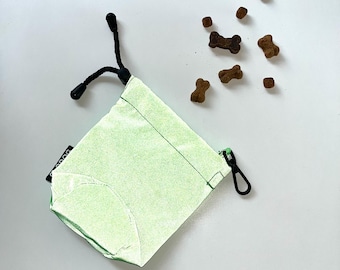 Reflective Dog Treat Pouch – Waterproof Training Treat Bag with Clip & Drawstring, Night Visibility Accessory