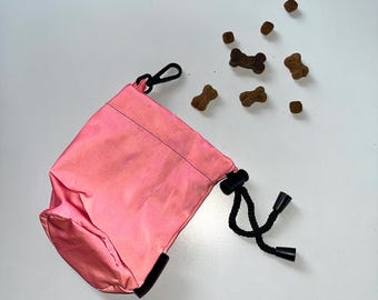 Reflective Dog Treat Pouch – Waterproof Training Treat Bag with Clip & Drawstring, Night Visibility Accessory