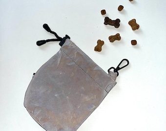 Reflective Dog Treat Pouch – Waterproof Training Treat Bag with Clip & Drawstring, Night Visibility Accessory