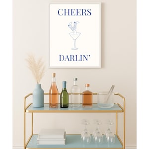 「Cheers Darlin’」ウォールアートプリント – ディスコカウガール寮装飾 | デジタルダウンロード | バーカートサイン | 大学アパートアート | カスタムカラー