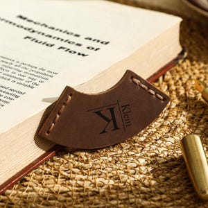 Engraved Name Bookmark, Personalized Leather Round Corner Bookmark, Corner Page Marker, Gift for Readers, Book Lovers, Gifts For Him or Her
