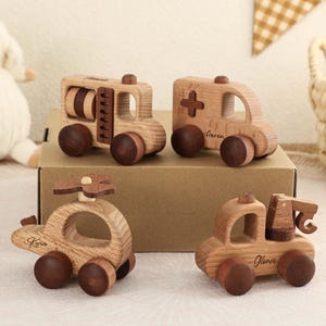Macchinine giocattolo in legno fatte a mano per bambini con nome, set di macchinine giocattolo incise, regalo personalizzato per bambini, regalo ideale per bambini piccoli e ragazzi, regalo di compleanno