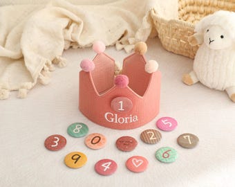 カスタム刺繍入り幼児用パーティーハット、名入れベビーバースデークラウン、子供用バースデーハット、布製クラウン、1歳の誕生日記念品