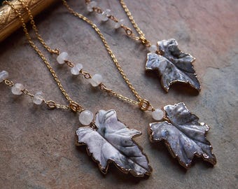 Collar de hojas de jaspe oceánico: cadena chapada en oro de 24 k, cuentas de piedra lunar arcoíris