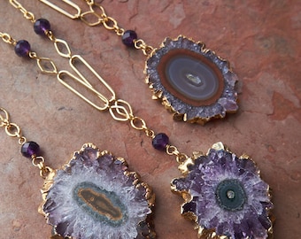 Collar de geoda de amatista natural bañado en oro, joyería de piedra natal de febrero