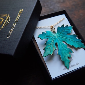 Ahornblatt Halskette, Herbst Halskette, Natur Schmuck, Lange Statement Halskette, Botanische Halskette, Geschenk für Mama, Grünspan Patina