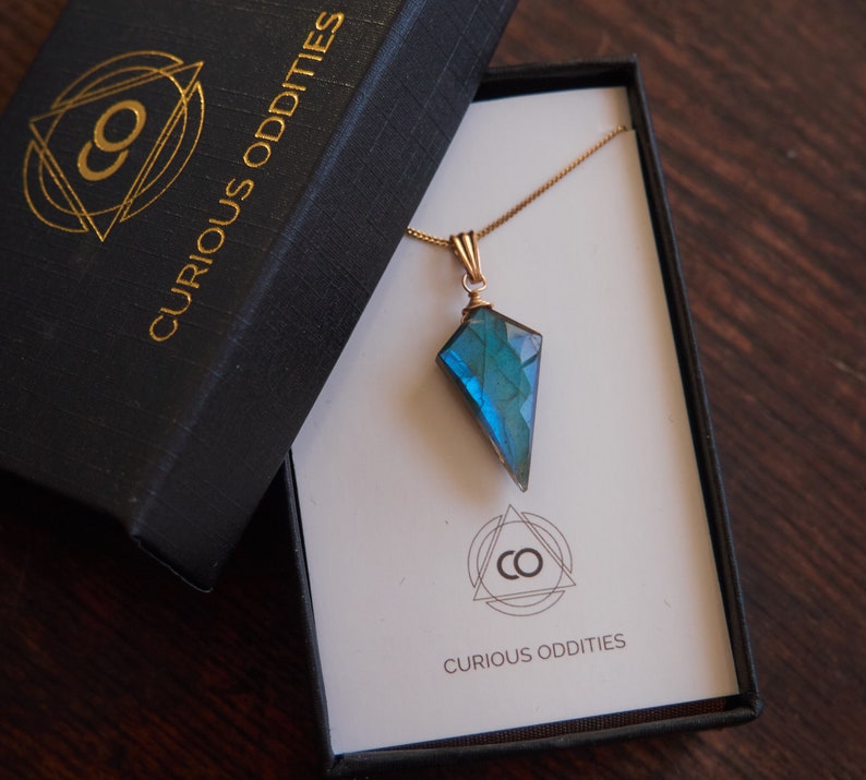 Labradorite flash necklace, Dainty gemstone pendant, Rainbow labradorite pendant, Blue shimmer stone short necklace image 2
