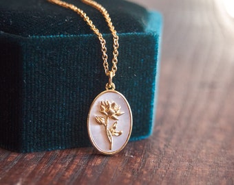 July birth flower necklace, Birth flower bridesmaid necklaces, Water lily jewelry, Mother of pearl pendant, Birthday jewelry, Gift for her