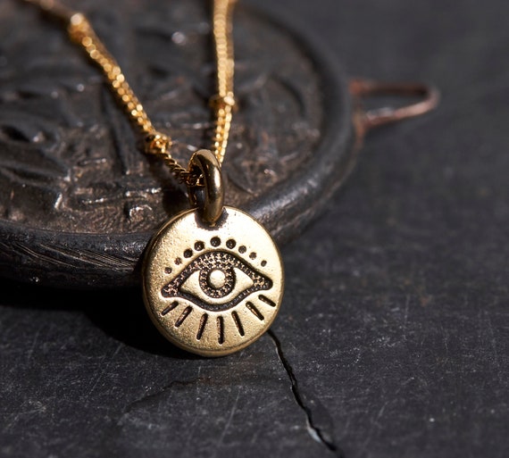 Amazon.com: Tarsus Evil Eye Necklace Gold Mal De Ojo Amulet Nazar Third Eye  Necklace Protection Jewelry Gifts for Women Girls: Clothing, Shoes & Jewelry