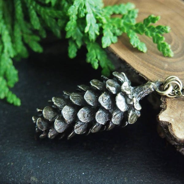 Pinecone necklace // lovely cast pine cone // woodland style // forest forager // layers nicely // N073