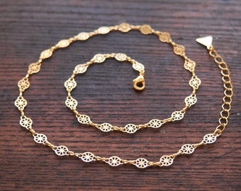 Gargantilla minimalista con monedas de oro de 24 quilates