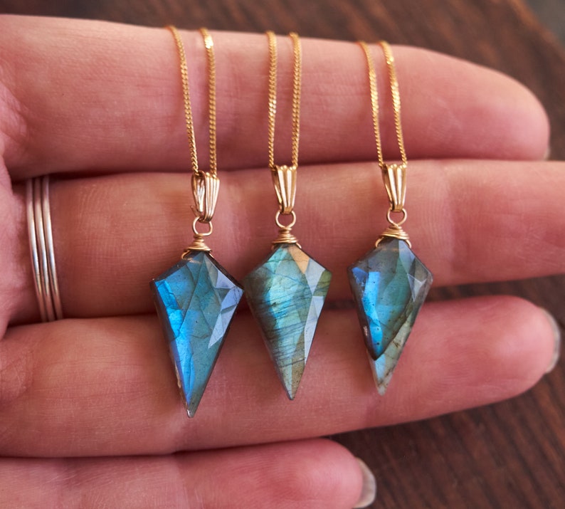 Labradorite flash necklace, Dainty gemstone pendant, Rainbow labradorite pendant, Blue shimmer stone short necklace image 3