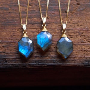 Labradorite flash necklace, Dainty gemstone pendant, Rainbow labradorite pendant, Blue shimmer stone short necklace