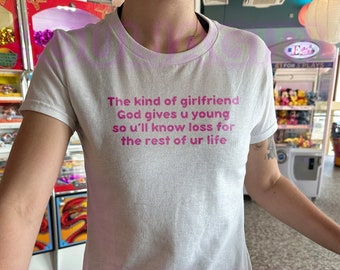 Camiseta de bebé Gods Girlfriend / Camisa de bebé estilo Y2K / Camiseta gráfica divertida / Estética retro de la década de 2000 / Camiseta de niña