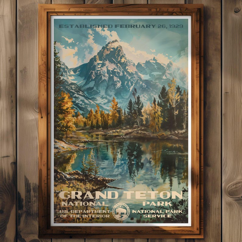 Pode incluir: P&ocirc;ster de viagem vintage para o Parque Nacional Grand Teton, estabelecido em 26 de fevereiro de 1929. O p&ocirc;ster apresenta uma paisagem c&ecirc;nica com uma cordilheira, um lago e &aacute;rvores que se refletem na &aacute;gua. O texto "Grand Teton National Park" est&aacute; na parte inferior do p&ocirc;ster.