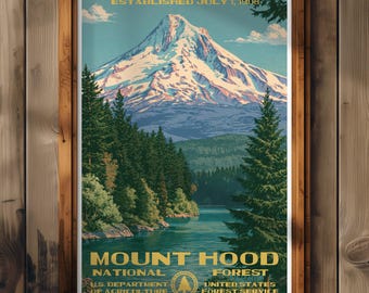 Peut inclure: Une affiche encadrée représentant un sommet enneigé au-dessus d'une forêt verte dense et d'une rivière calme. Le texte indique ESTABLISHED JULY 1, 1908, MOUNT HOOD NATIONAL FOREST, U.S. DEPARTMENT OF AGRICULTURE et UNITED STATES FOREST SERVICE.