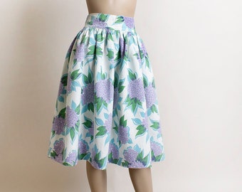 Vintage 1950s Floral Print Skirt - Grape Purple with Green & Blue Leaves - Cotton Day Full Skirt - 28" waist