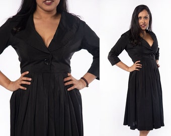 Vintage 1950s Dress - Black Cotton Shirtwaist Dress with Large Round Collar and Sexy Bust - Pleat Skirt - Medium