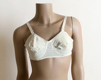 Vintage 1950s Bra - White Criss Cross Top Stitch Details - Pin-Up - Naturflex Cotton Rayon - 36 C