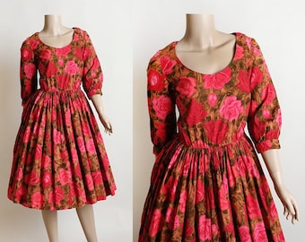 Vintage 1950s Rose Print Dress - Early 1960s Cotton Floral Print Pink Red & Brown Flower Garden - Long Sleeve Full Skirt - Small