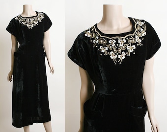 Vintage 1950s Dress - Black Velvet Beaded Flower & Pearl Rhinestone Sequin Formal Evening Dress - Pockets - Small Medium