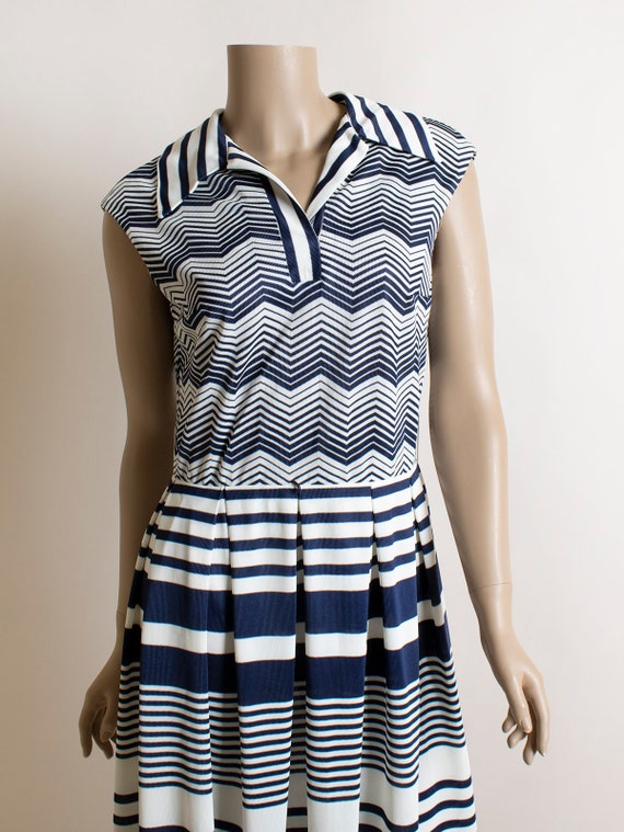 Vintage 1970s Chevron Striped Dress - Box Pleated… - image 6