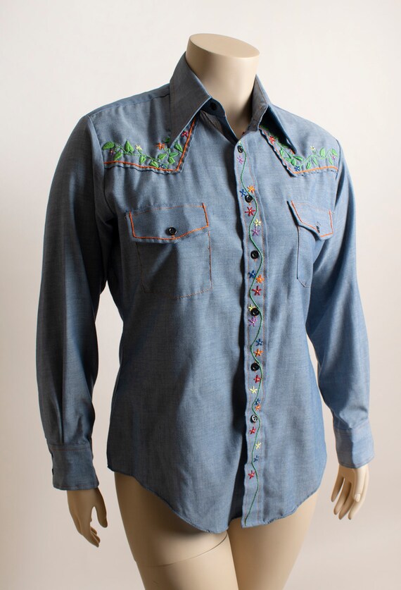 Vintage 1970s Embroidered Button Up Shirt - Chamb… - image 9