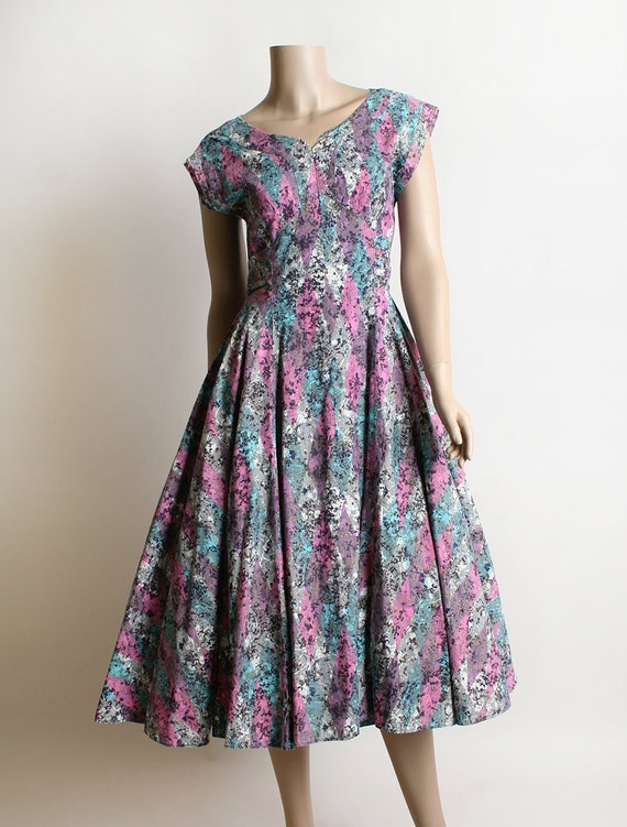 Vintage 1950s Dress - Harlequin Novelty Print Con… - image 6