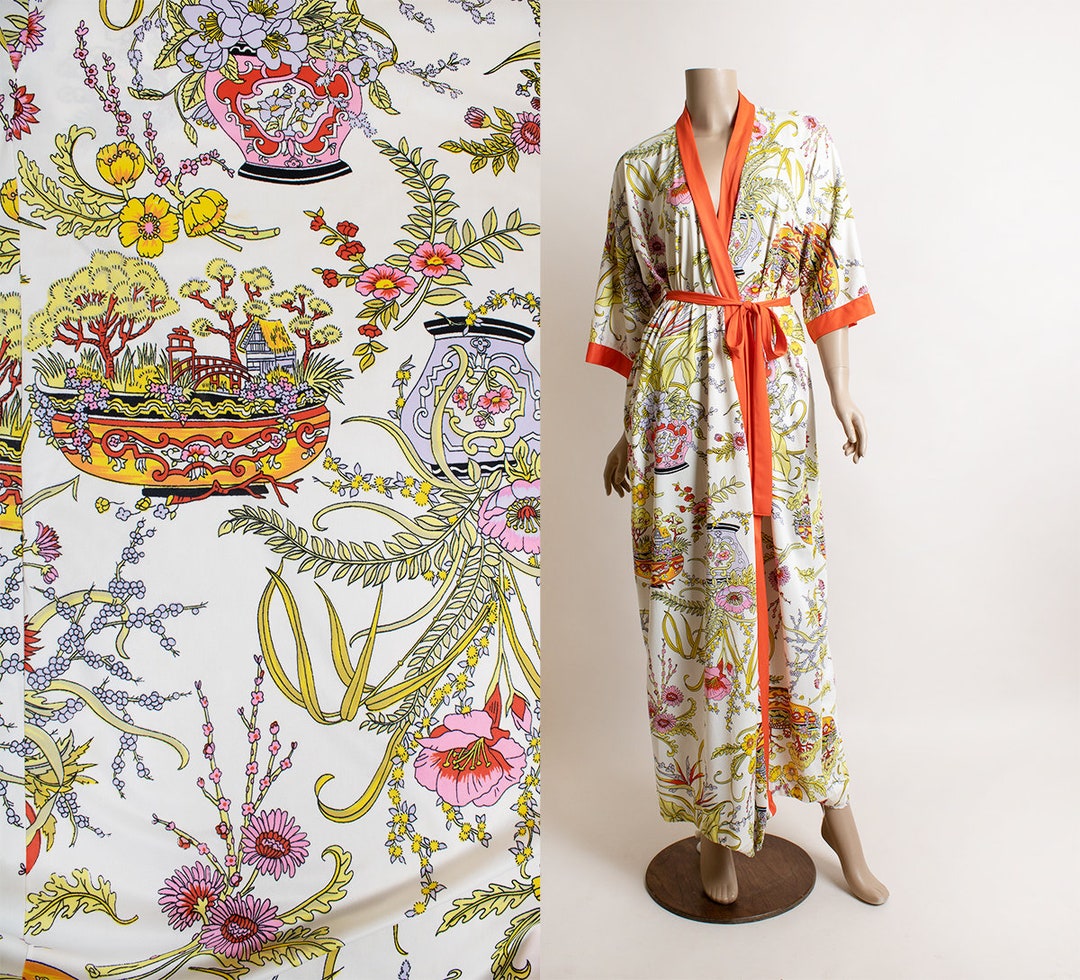 Vintage 1960s Asian Floral Print Lounge Robe Bird of Paradise Flower Vase Bonsai Orange Nylon