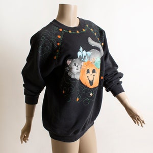 Vintage Halloween Sweatshirt Cute Spooky Tabby Cat with Jack O Lantern Pumpkin Iron On Paint 1980s 80s Medium Black Sweater image 5