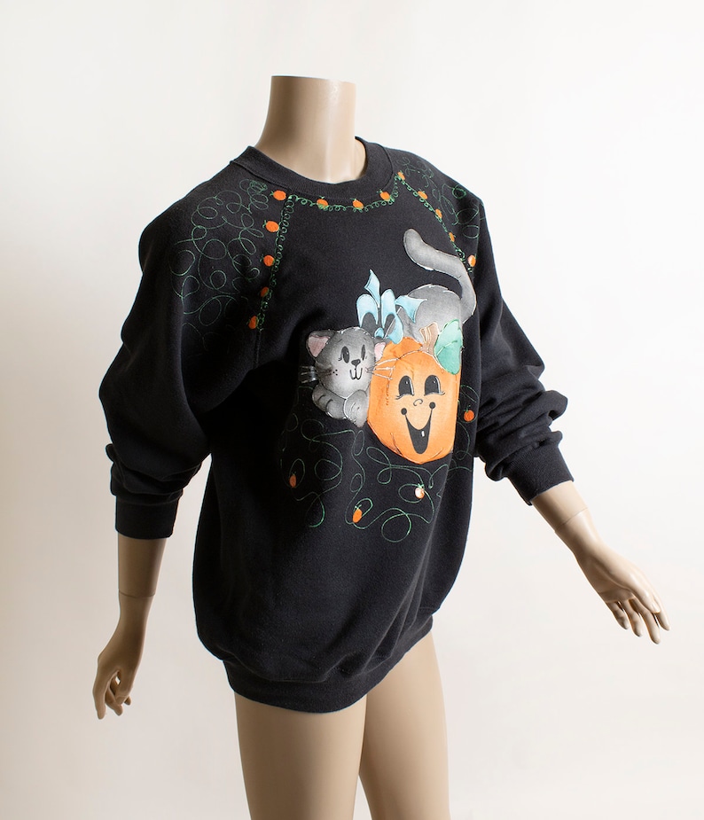 Vintage Halloween Sweatshirt Cute Spooky Tabby Cat with Jack O Lantern Pumpkin Iron On Paint 1980s 80s Medium Black Sweater image 5