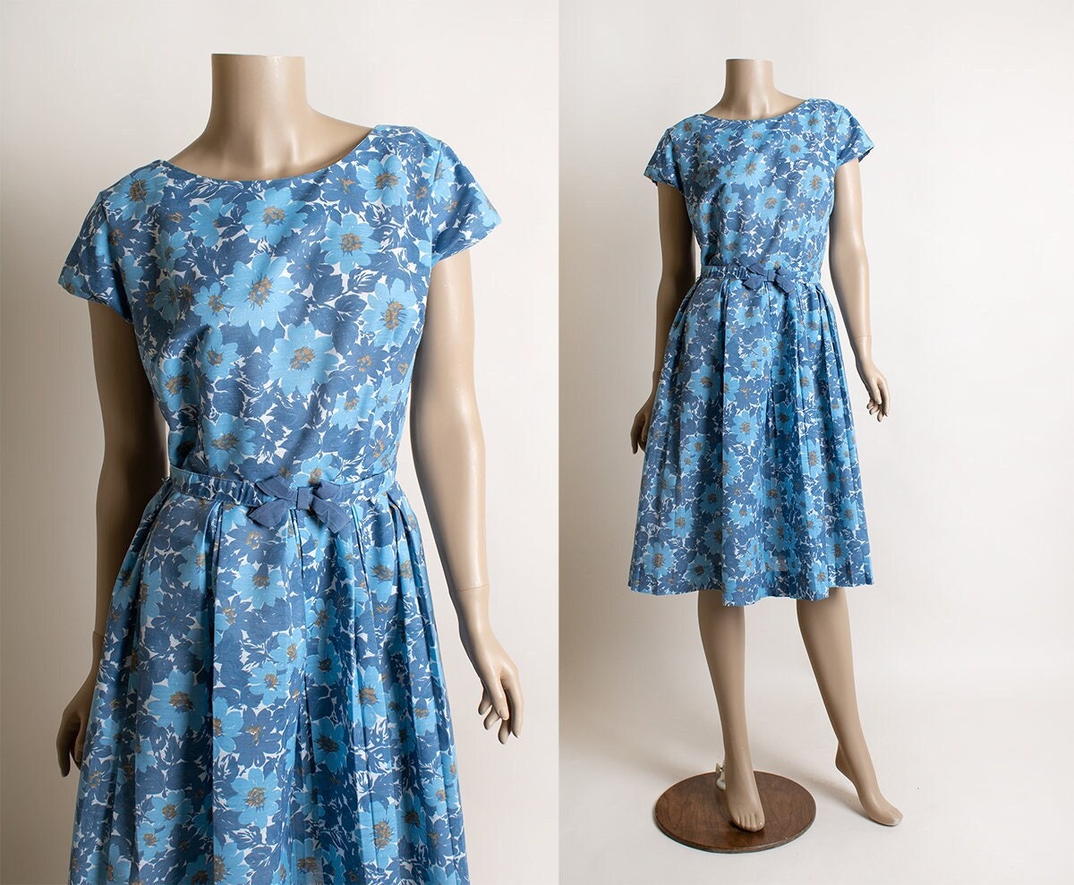 Vintage 1960\u2019s Blue Daisy Print Dress with Pockets