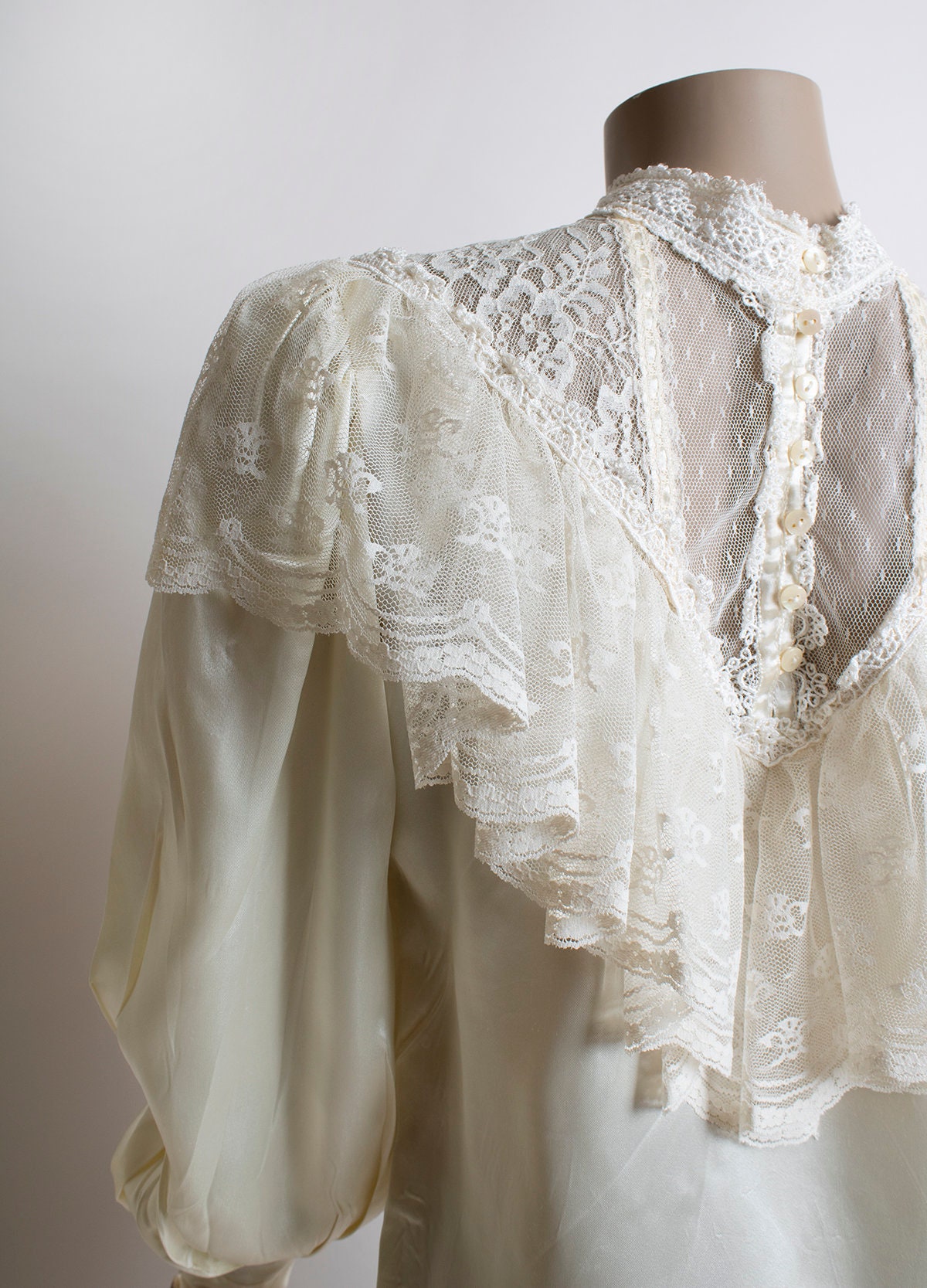SOPHIA DRAPE NECK BLOUSE　ameri vintage Ameri VINTAGE - アメリヴィンテージ SOPHIA DRAPE NECK BLOUSE