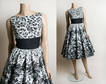 Vintage 1950s Dress - Black and White Floral Border Print Skirt - Tropical Hawaiian Style - Knee Length Circle Skirt - Rockabilly - Small