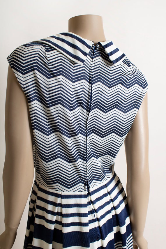 Vintage 1970s Chevron Striped Dress - Box Pleated… - image 5