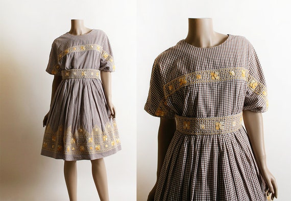 Vintage 1960s Gingham Dress - Floral Embroidered … - image 1